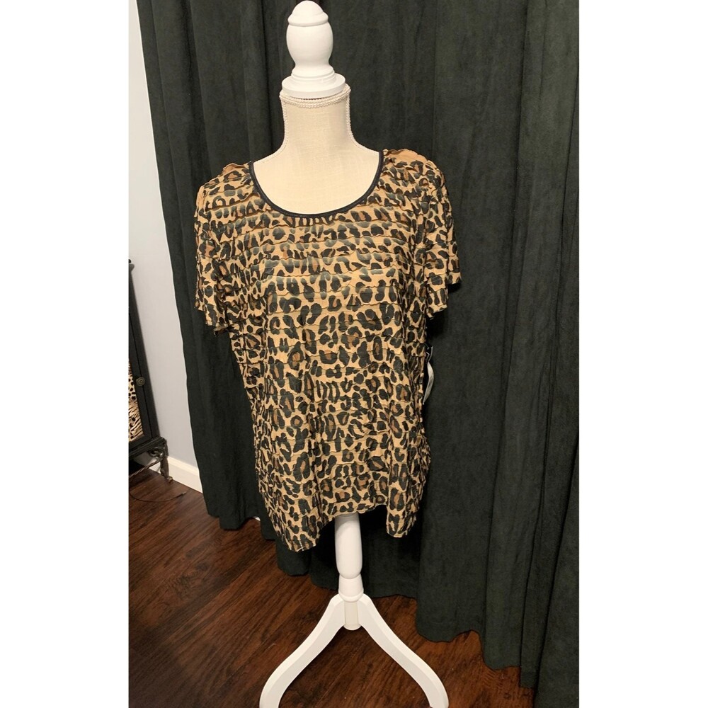 Elementz Top. New With Tags. Size XL.